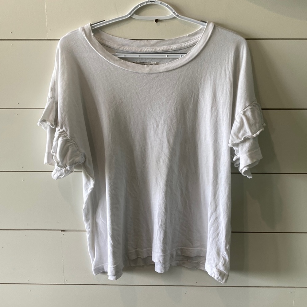CURRENT/ELLIOTT. White shirt with ruffled sleeves.